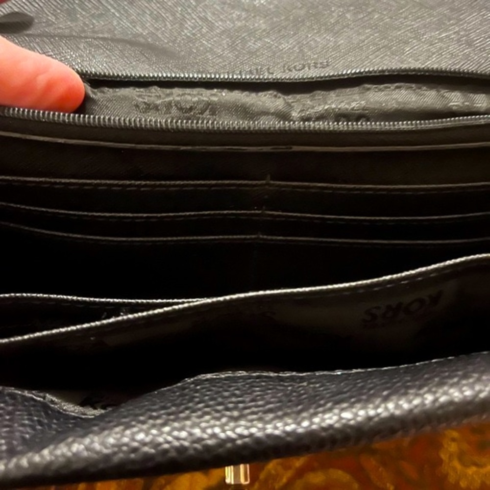 Michael Kors Karson leather organizing purse/wallet/clutch w/adjustable strap - Picture 6 of 16